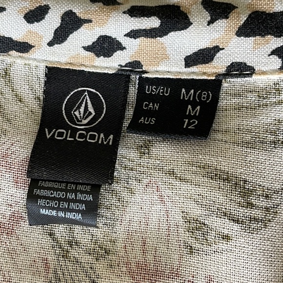 Volcom Floral Short Sleeves High Low Rounded Hem Blouse, Size M. - Picture 3 of 6